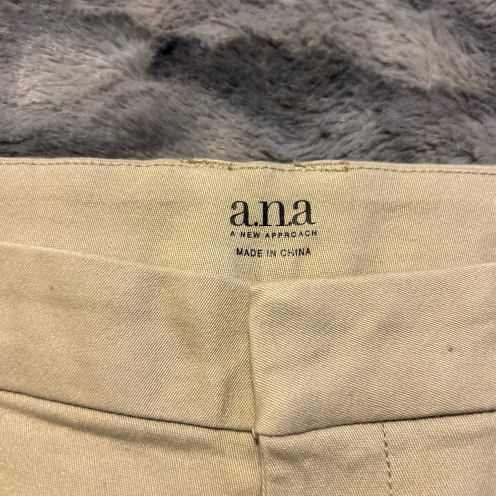 a.n.a. Women's Tan Shorts